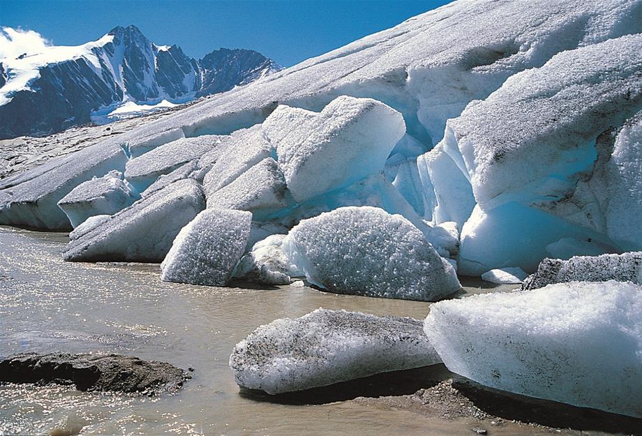 The lowest part of a glacier where the glacier stream is flowing